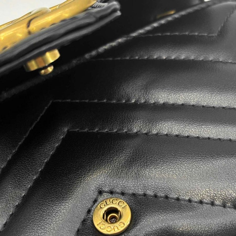 Gucci 展示品 Super Mini Marmont 仿舊金雙G牛皮釦式斜背包(476433-黑)-6