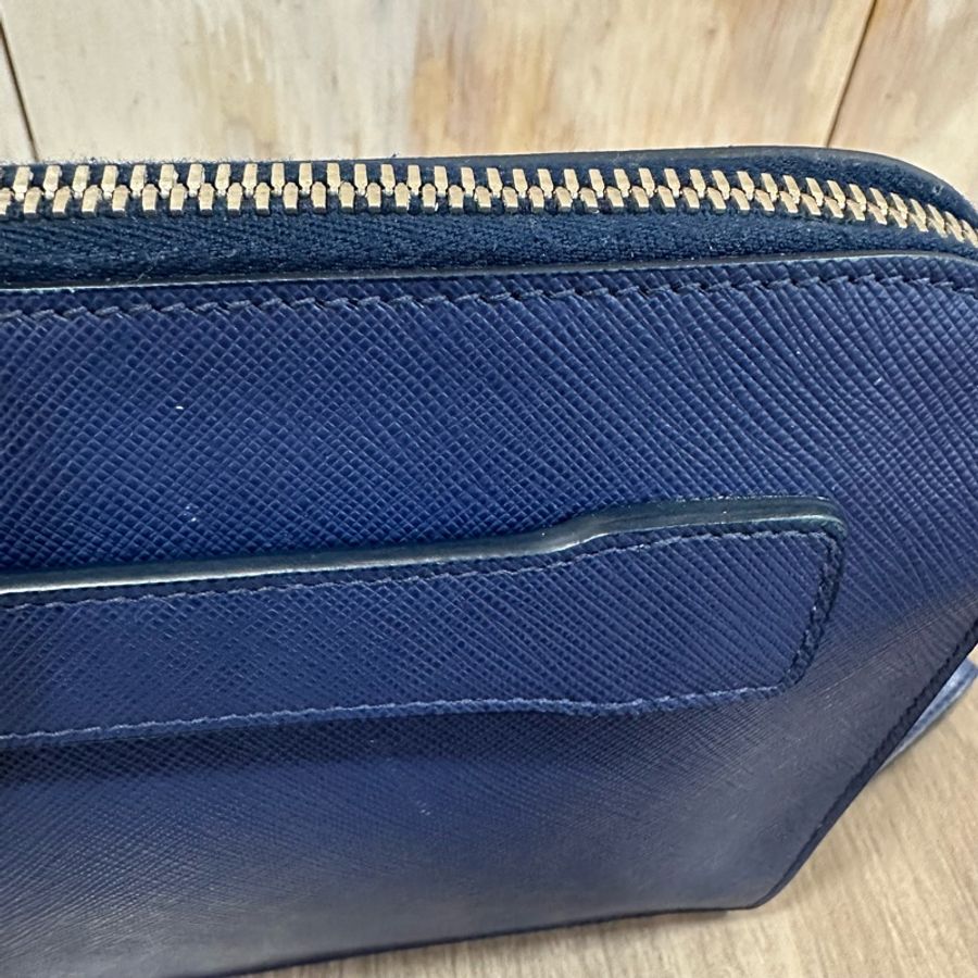 prada 2vf056藍皮銀釦手拿包-21
