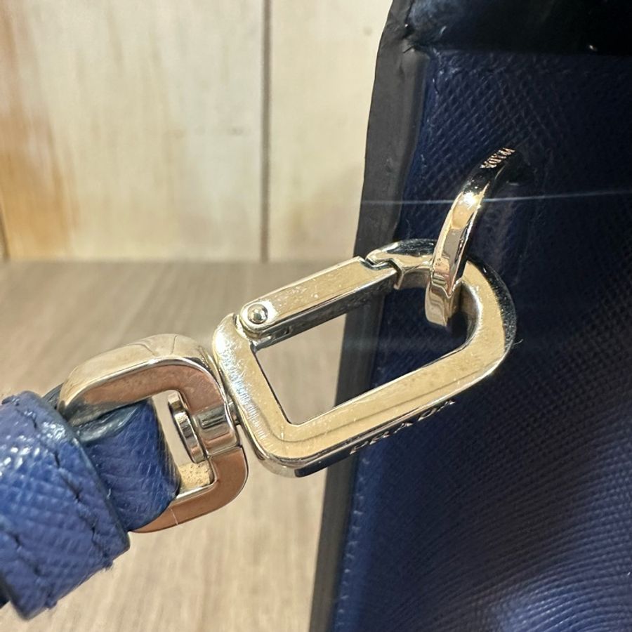 prada 2vf056藍皮銀釦手拿包-27