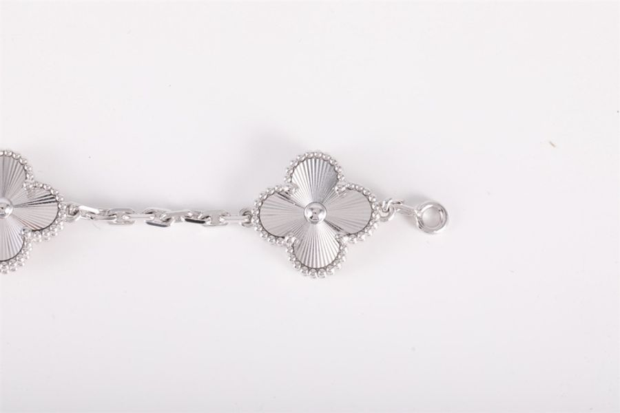 VAN CLEEF&ARPELS(梵克雅寶) Vintage Alhambra 中號五花手鏈 鐳射 新扣 18K白金 S-M碼 白金-3