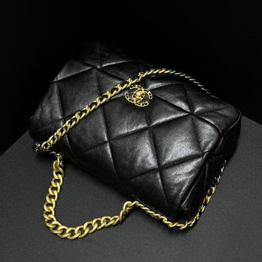 (全新品 全套配件🎁) Chanel 19 Maxi 黑金羊皮 飛機包 專櫃33萬!-13