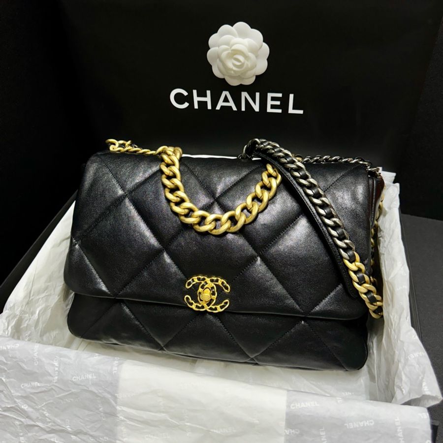 (全新品 全套配件🎁) Chanel 19 Maxi 黑金羊皮 飛機包 專櫃33萬!-14
