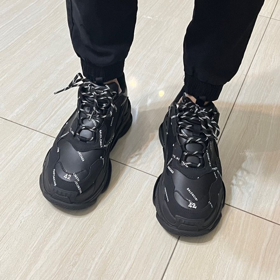 BALENCIAGA TRIPLE S SNEAKER 42-3