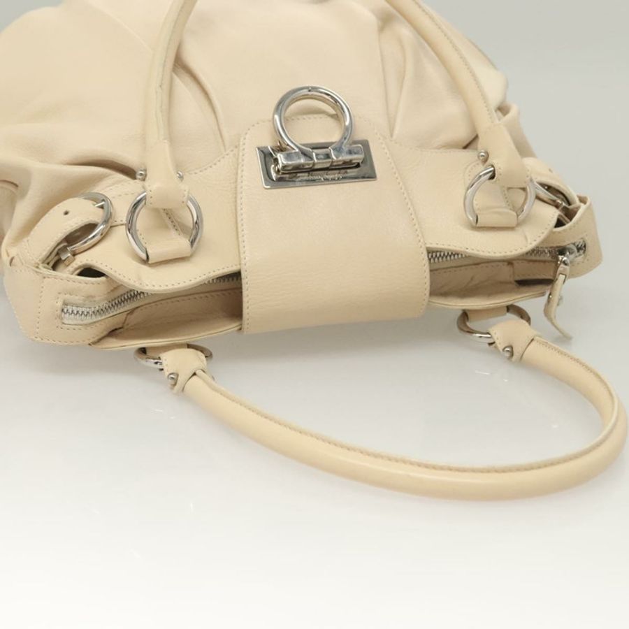 【日本直送】Salvatore Ferragamo Gancini 手袋 皮革 象牙色 銀色 正品 132891-5