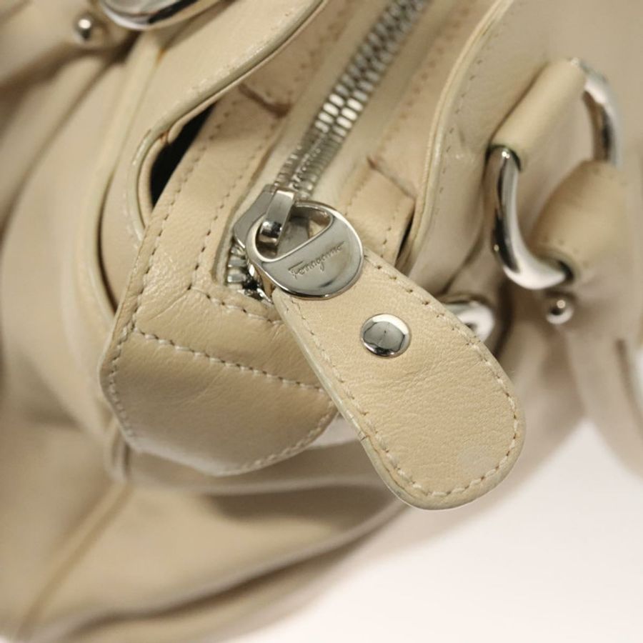 【日本直送】Salvatore Ferragamo Gancini 手袋 皮革 象牙色 銀色 正品 132891-17