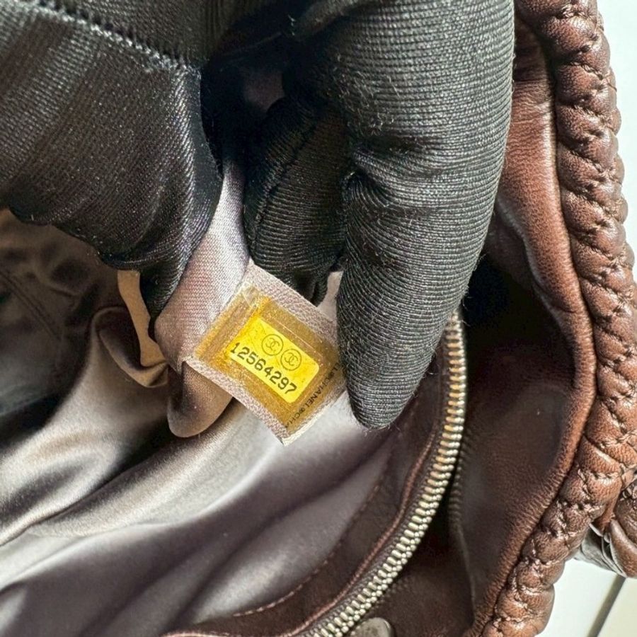 Chanel 深咖抓皺皮革托特肩側包-22