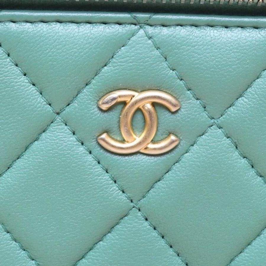 CHANEL(香奈兒) 23S 長盒子化妝包 帶鏡子 16.5cm 綠色 鐳射標 金扣 金球調節扣肩帶-13
