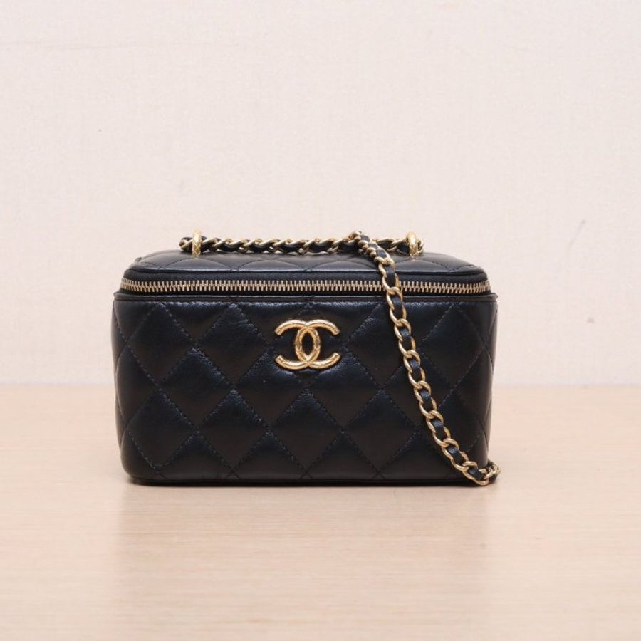 CHANEL(香奈兒) 23C 長盒子化妝包 帶鏡子 16.5cm 黑色 鐳射標 鳳梨扣 寶石鏈條肩帶-2