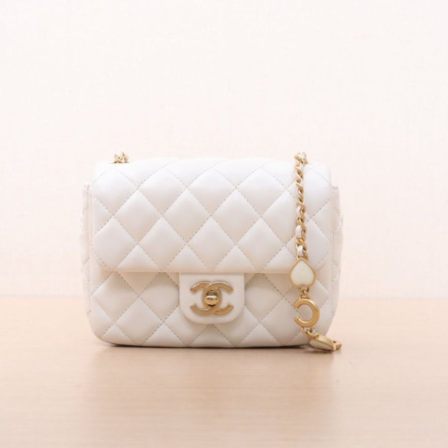 CHANEL(香奈兒) 白色 晶片開 金扣 22K 琺瑯愛心CoCo鏈條 皮穿鏈 口蓋包-2