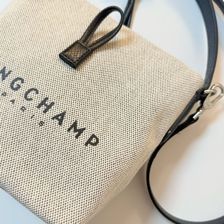 ✔️LONGCHAMP Essential 經典竹節扣LOGO帆布手提斜背水桶包-黑色-13