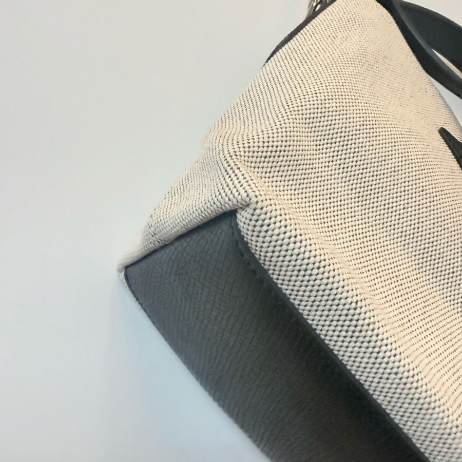 ✔️LONGCHAMP Essential 經典竹節扣LOGO帆布手提斜背水桶包-黑色-16
