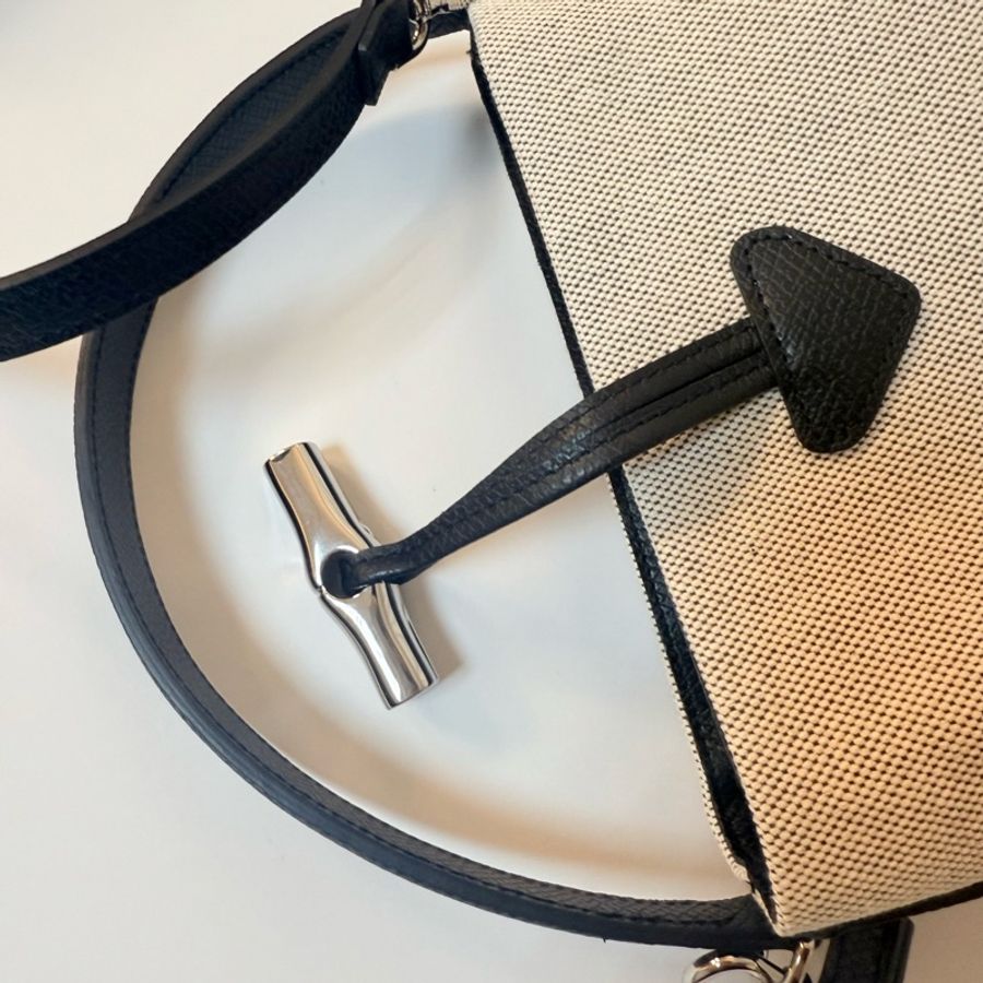 ✔️LONGCHAMP Essential 經典竹節扣LOGO帆布手提斜背水桶包-黑色-19