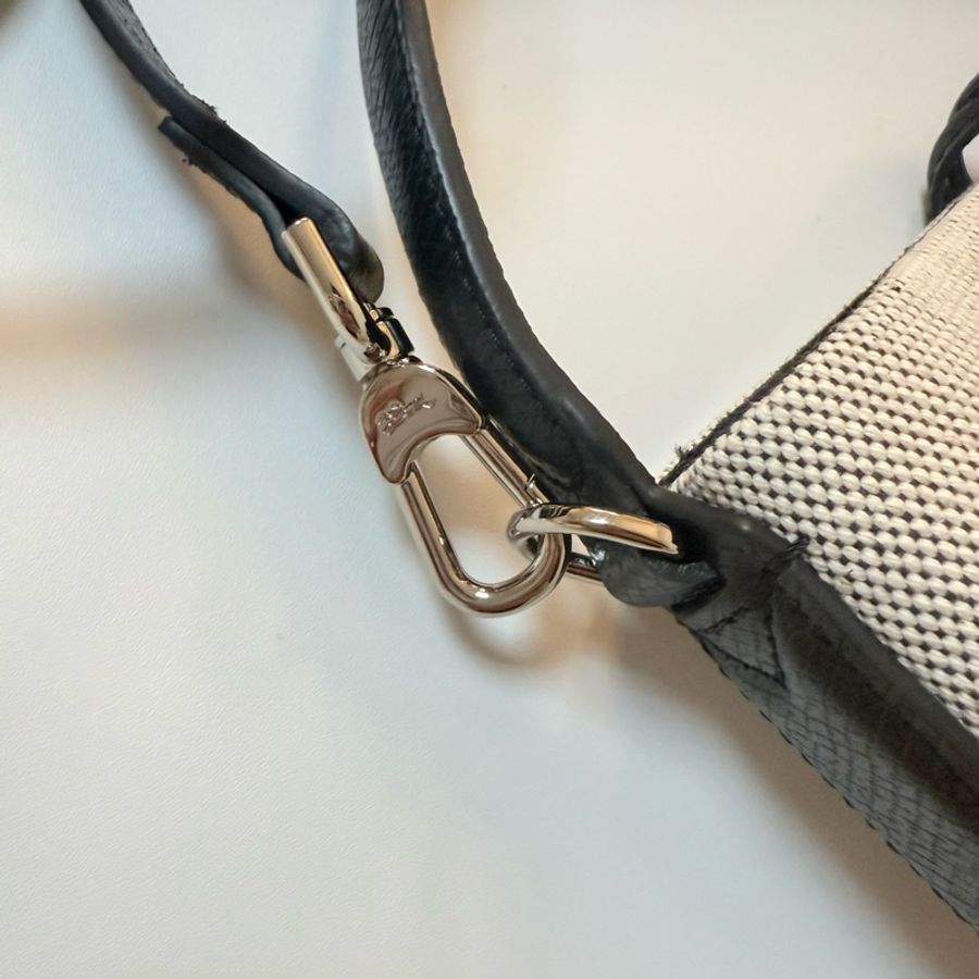 ✔️LONGCHAMP Essential 經典竹節扣LOGO帆布手提斜背水桶包-黑色-21
