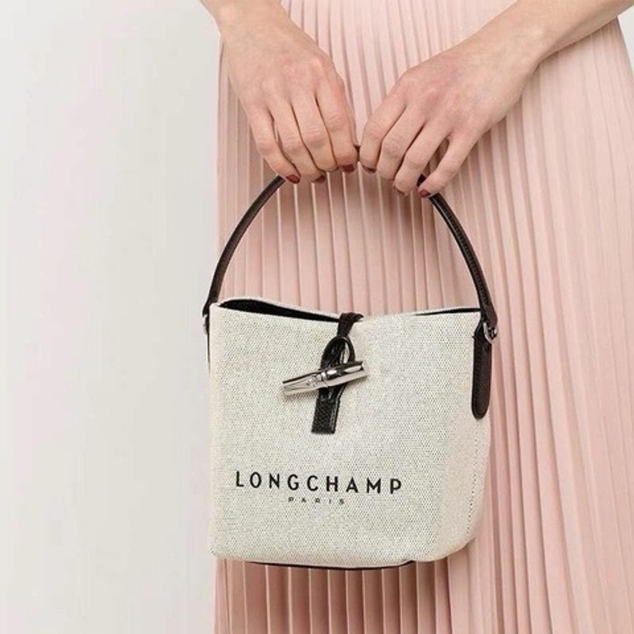 ✔️LONGCHAMP Essential 經典竹節扣LOGO帆布手提斜背水桶包-黑色-0