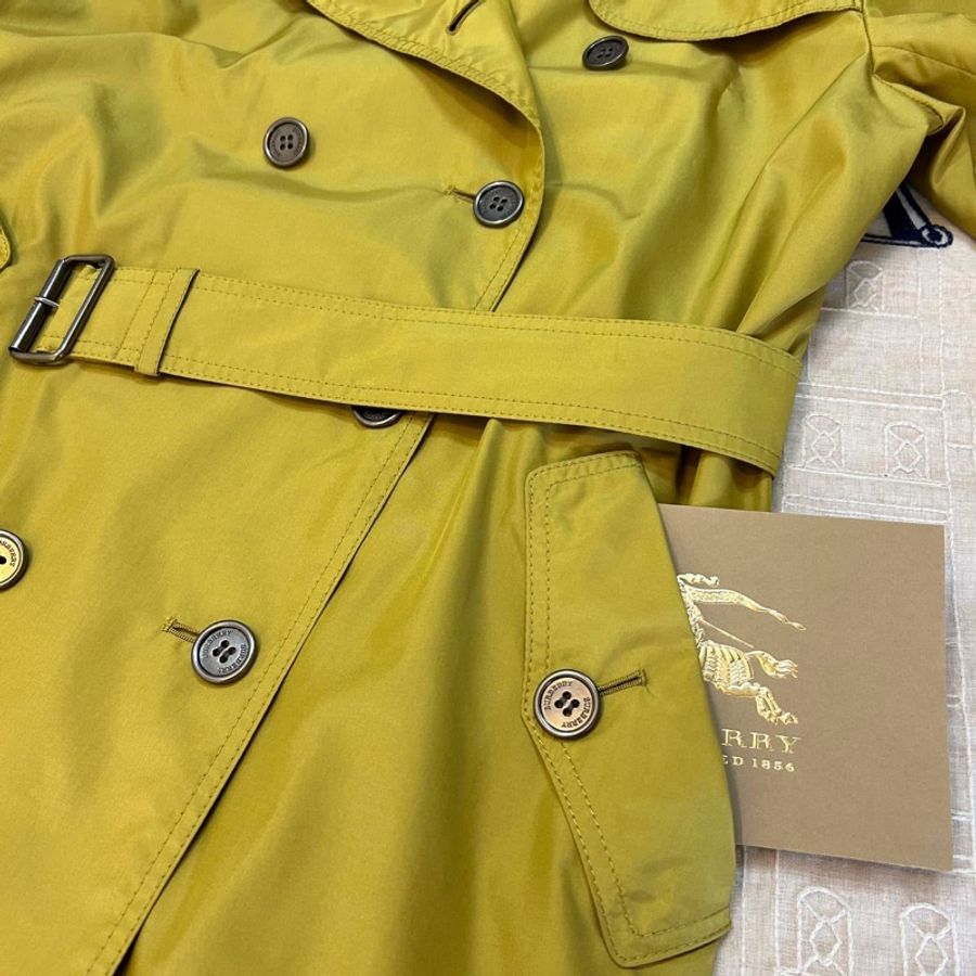 BURBERRY LONDON柚子色輕盈風衣-4