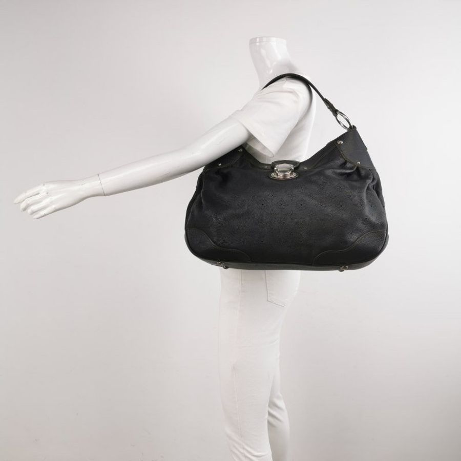Louis Vuitton(LV) Mahina 牛皮 純色老花 金屬扣 單肩包-2