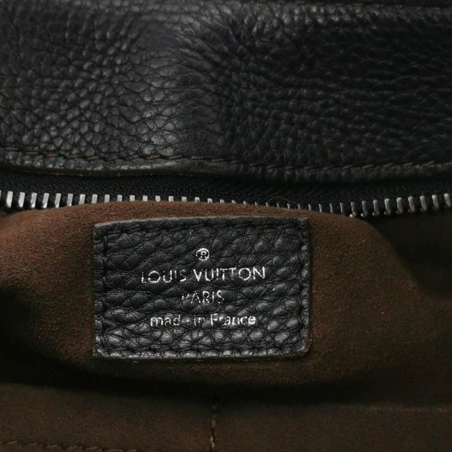 Louis Vuitton(LV) Mahina 牛皮 純色老花 金屬扣 單肩包-7