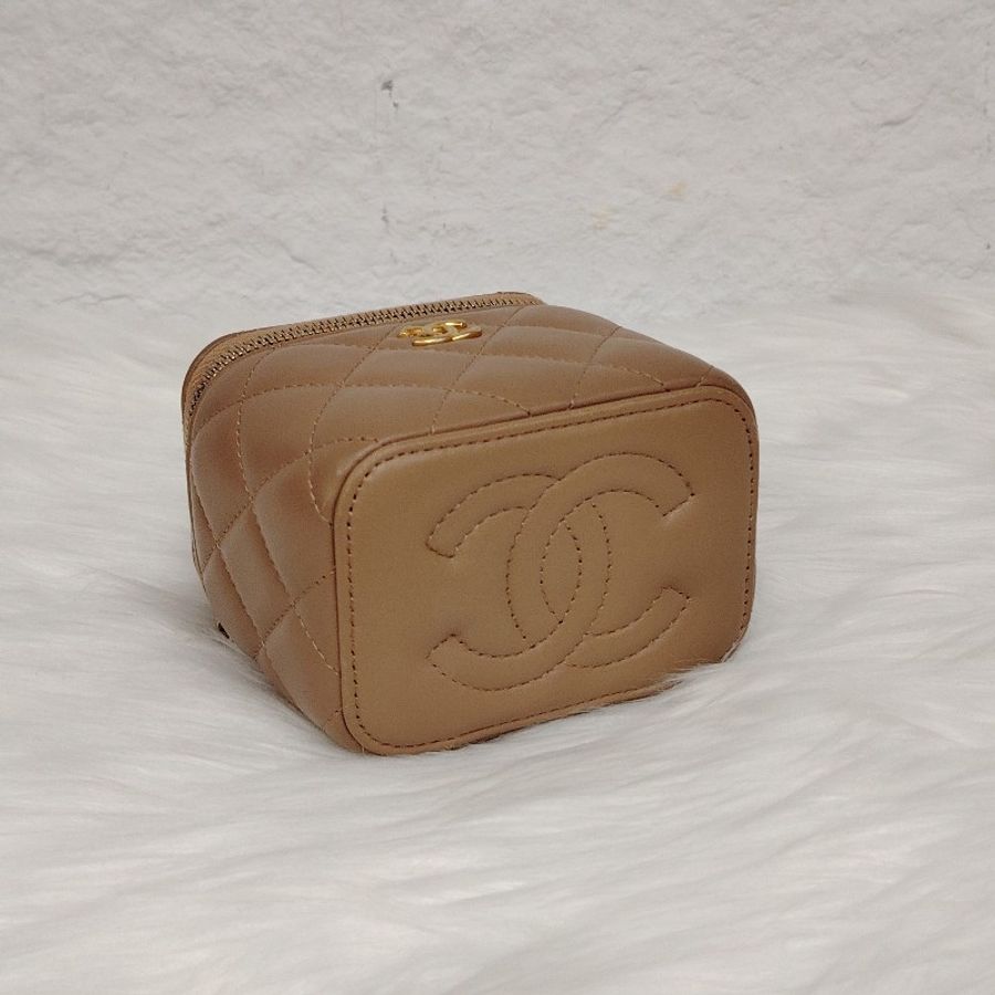 Chanel 香奈兒 小金球化妝包 奶茶色金扣 羊皮 芯片款-3