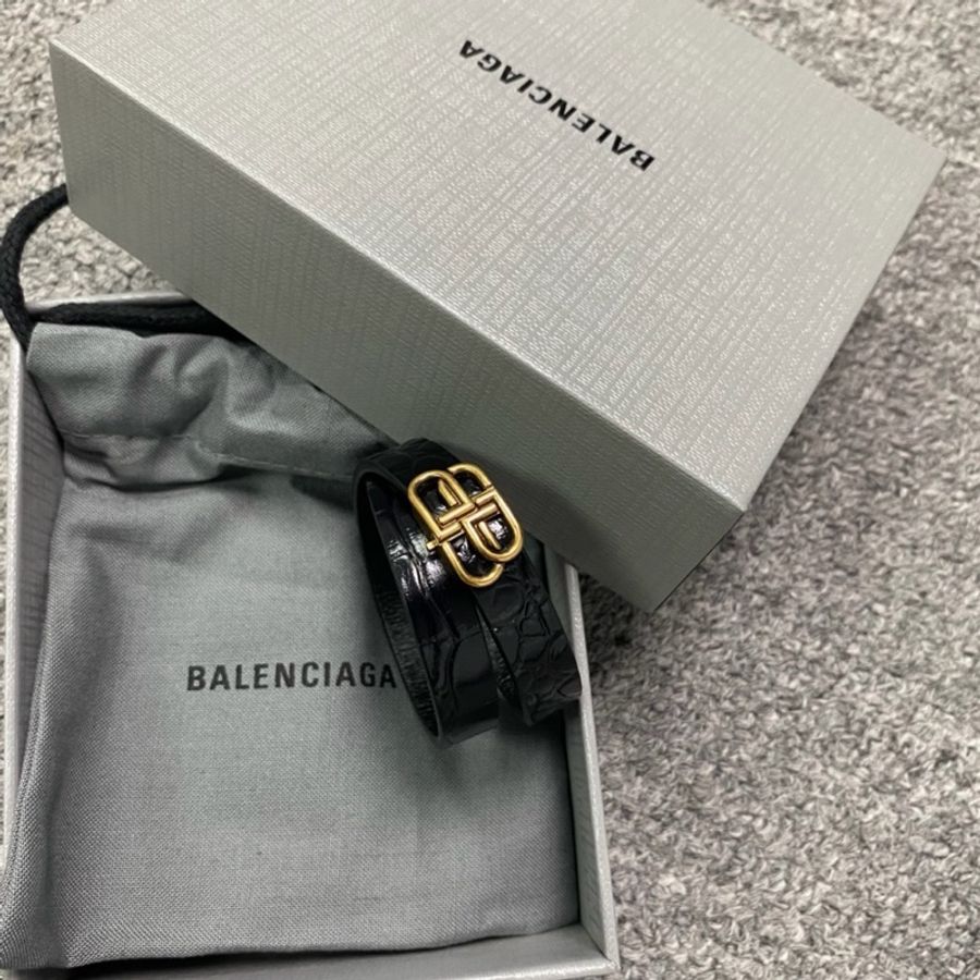 Balenciaga 鎖扣鱷魚紋手帶#M-1