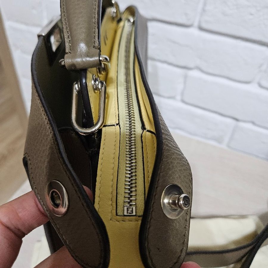 FENDI PEEKABOO ISEEU MEN 大象灰配奶油小雞黃(二手)-19