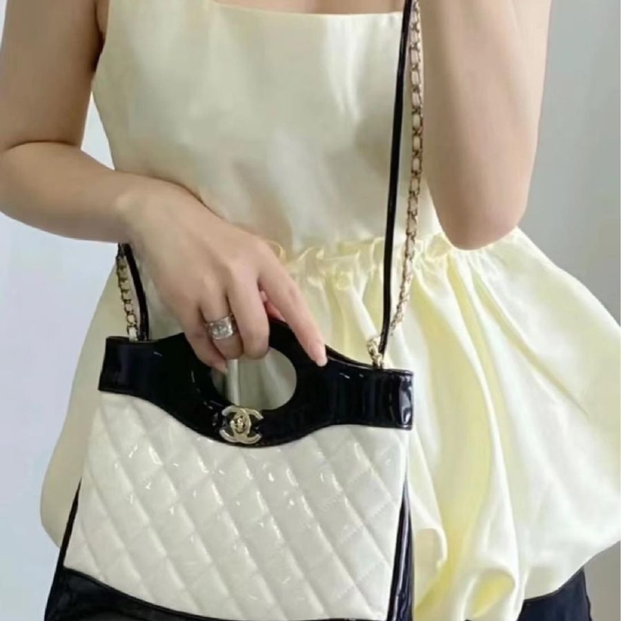 極新CHANEL黑拚白漆皮淡金釦熊貓配色mini 31 bag包購物袋AS4133-15