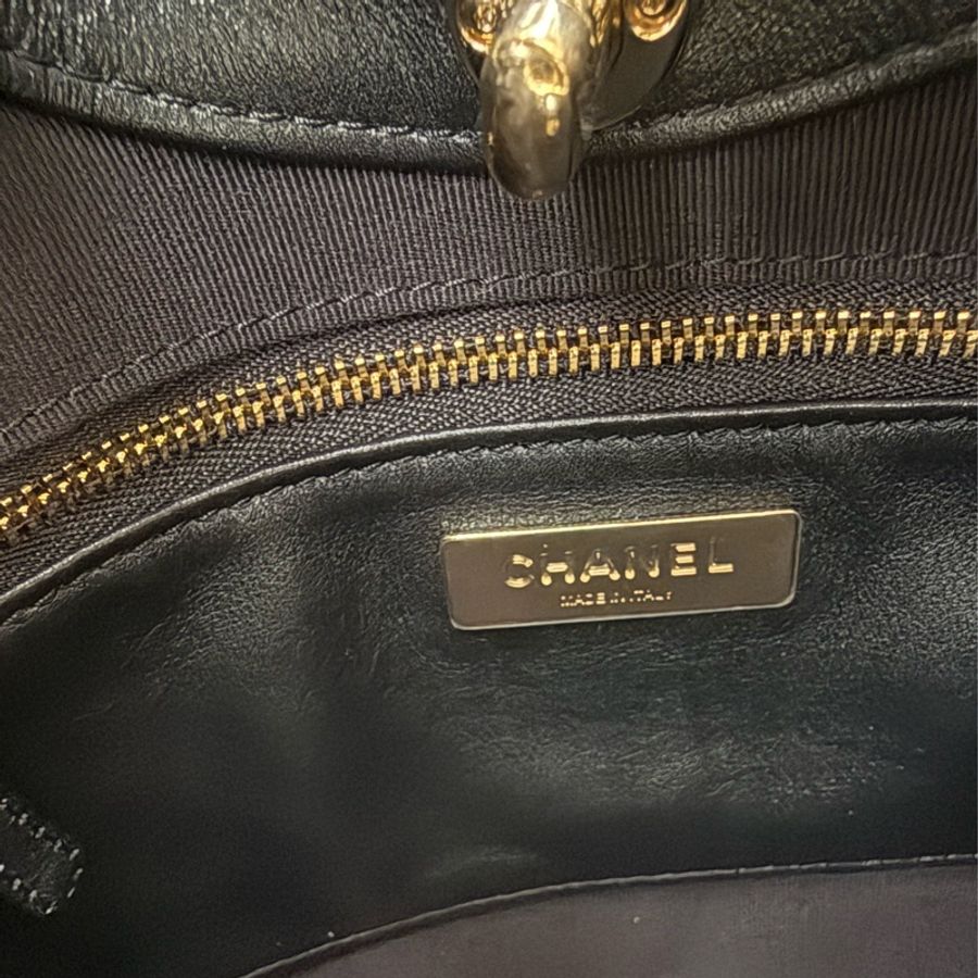 極新CHANEL黑拚白漆皮淡金釦熊貓配色mini 31 bag包購物袋AS4133-21