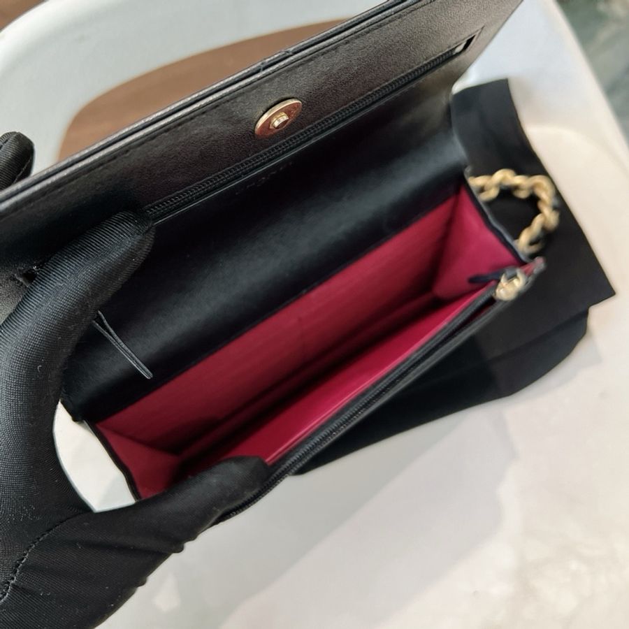 Chanel 香奈兒 19bag WOC 黑色金扣羊皮-5