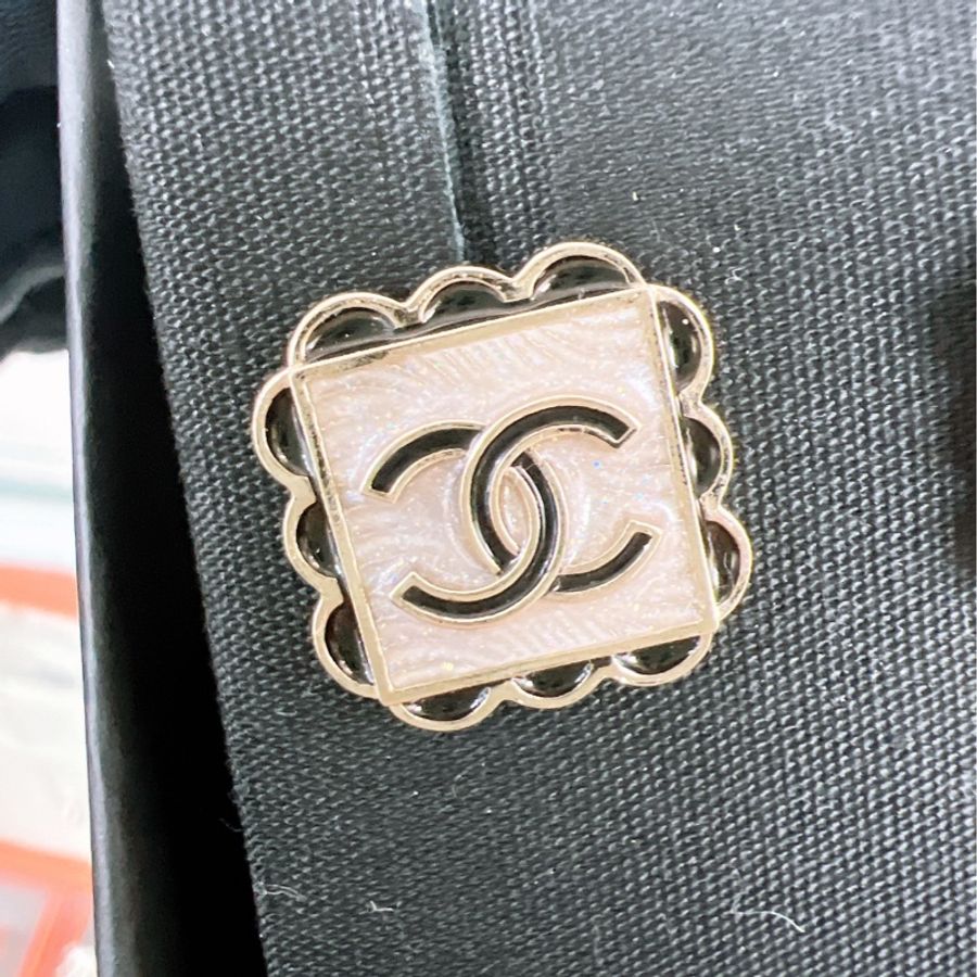 Chanel 24b 雙c logo 方塊耳環-1