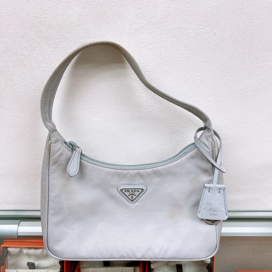 Prada re-nylon 淺灰色尼龍腋下包-0