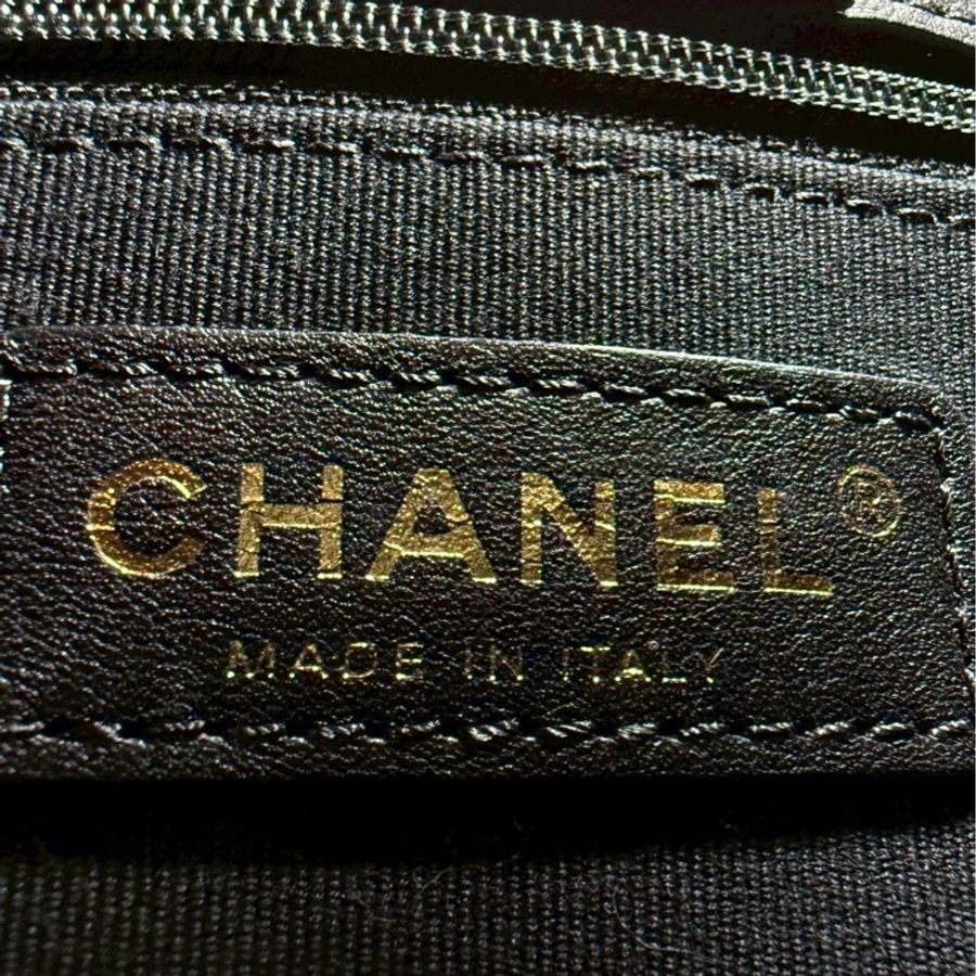 Chanel 24S hobo bag 黑金牛 晶片款 全新閒置-12