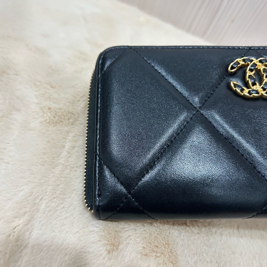Chanel 19系列 31開經典雙c logo 菱格紋黑金長夾-6