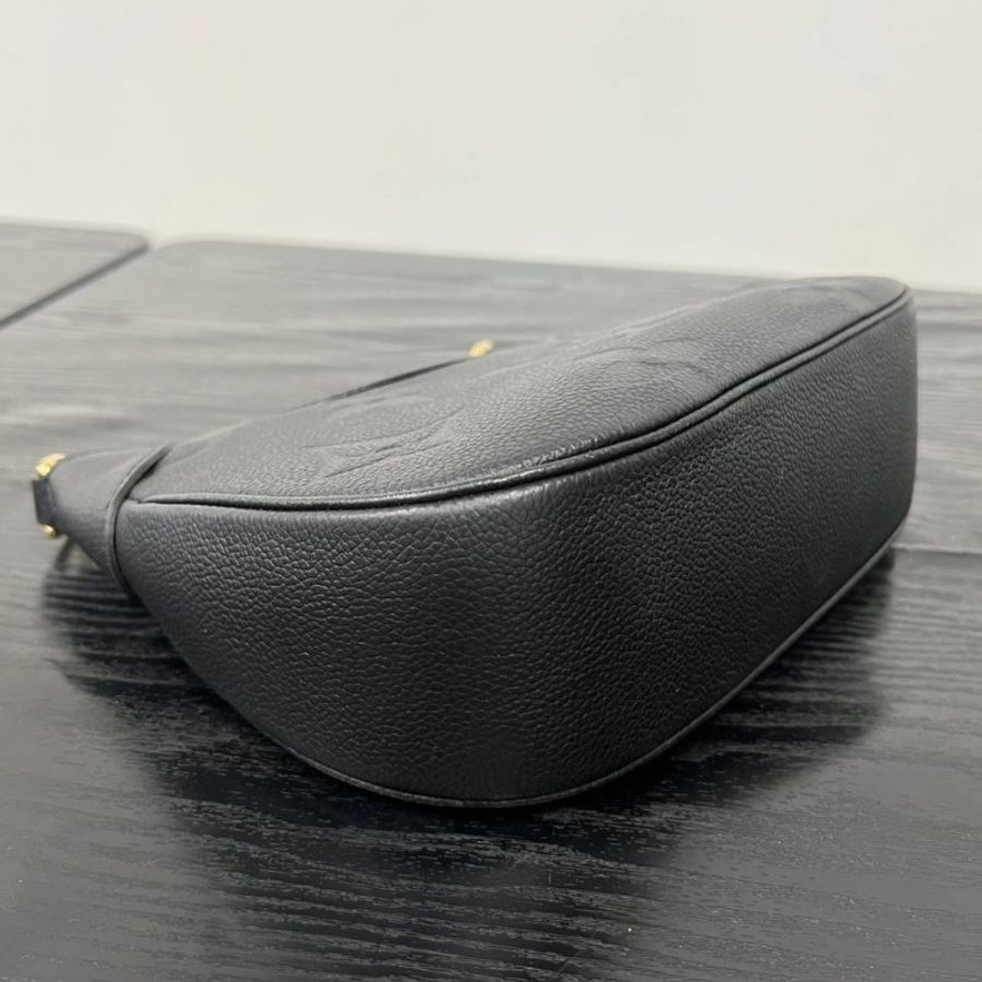 LV Bagatelle全皮壓花肩背斜背牛角包 芯片款 24*18*7 98新配件塵袋-4
