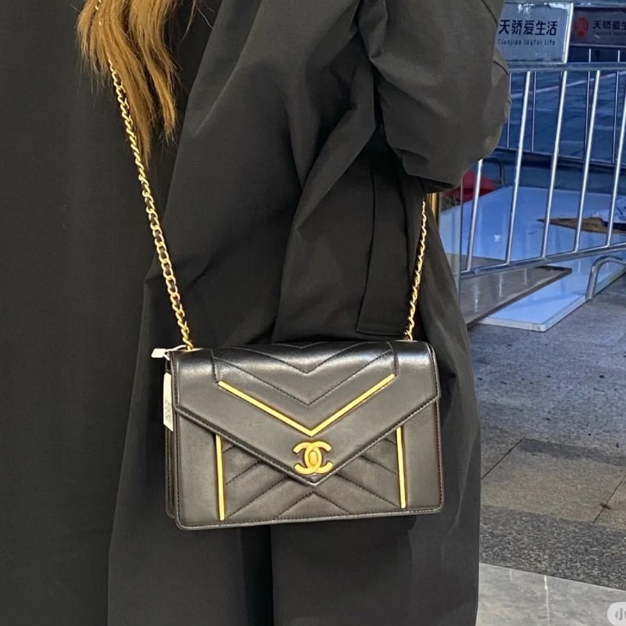 99新成色極佳🆕Chanel黑金復古宮廷牛皮倒v紋cf信封盒子單肩斜挎包-5
