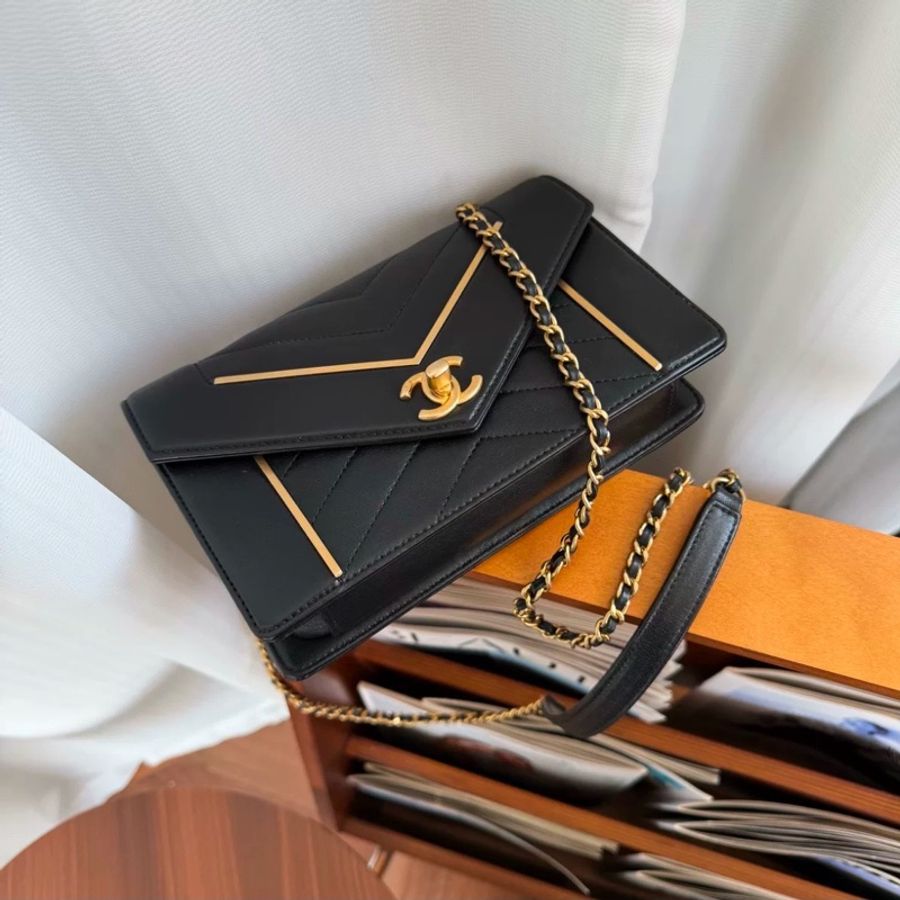 99新成色極佳🆕Chanel黑金復古宮廷牛皮倒v紋cf信封盒子單肩斜挎包-15