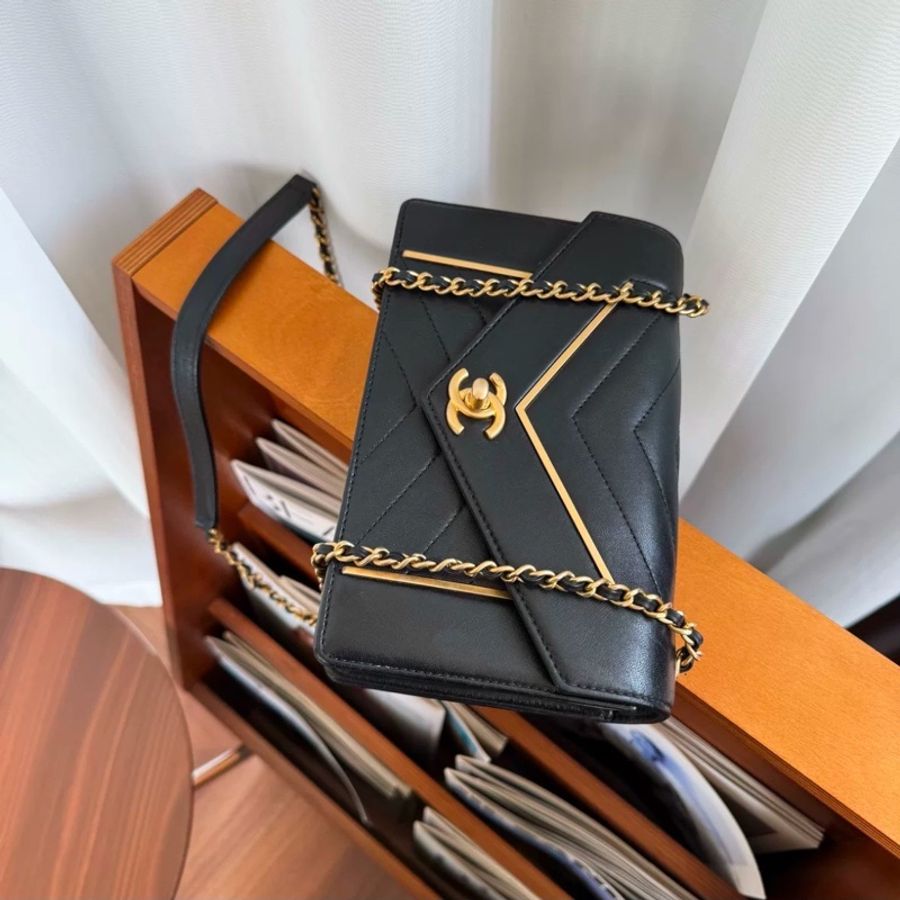 99新成色極佳🆕Chanel黑金復古宮廷牛皮倒v紋cf信封盒子單肩斜挎包-16