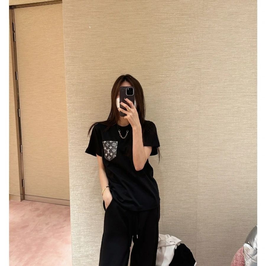 莉亞精品♡LV金鍊口袋logo短袖 尺碼S 全新品-2