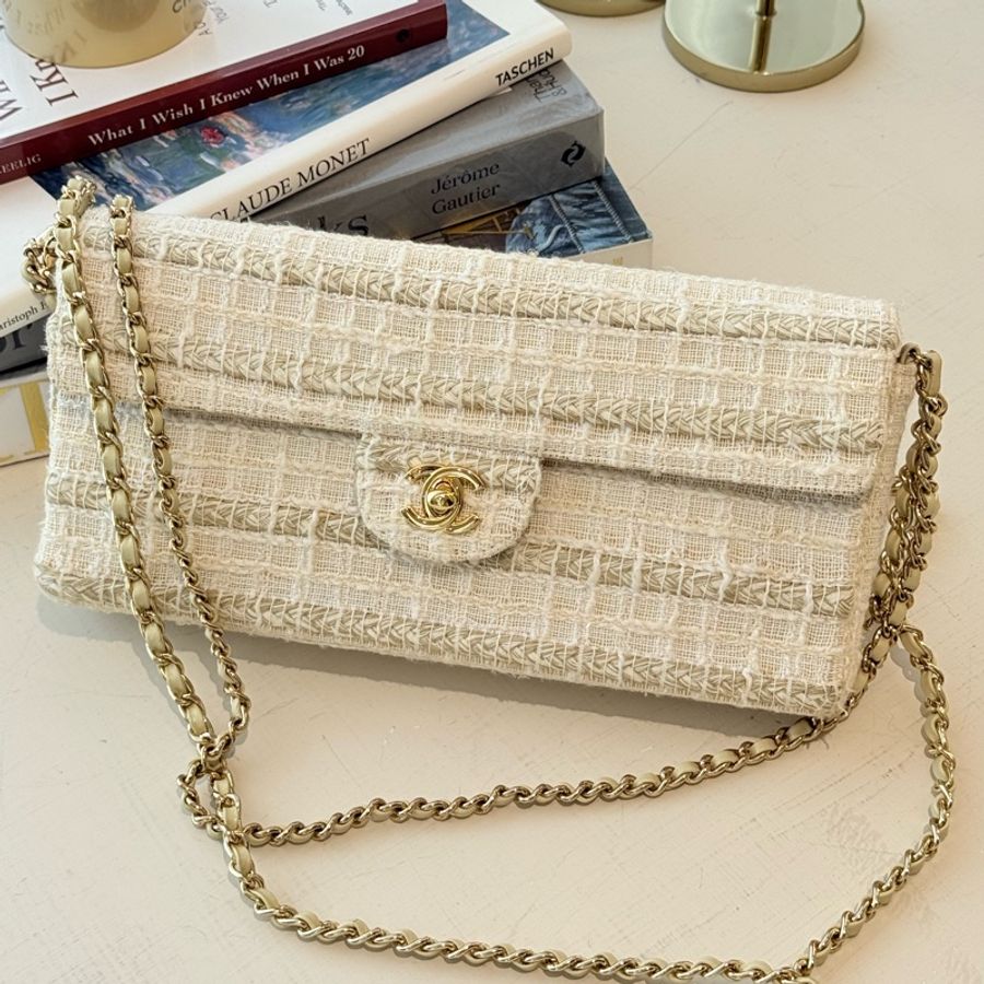 CHANEL 白色毛呢冰格包-0