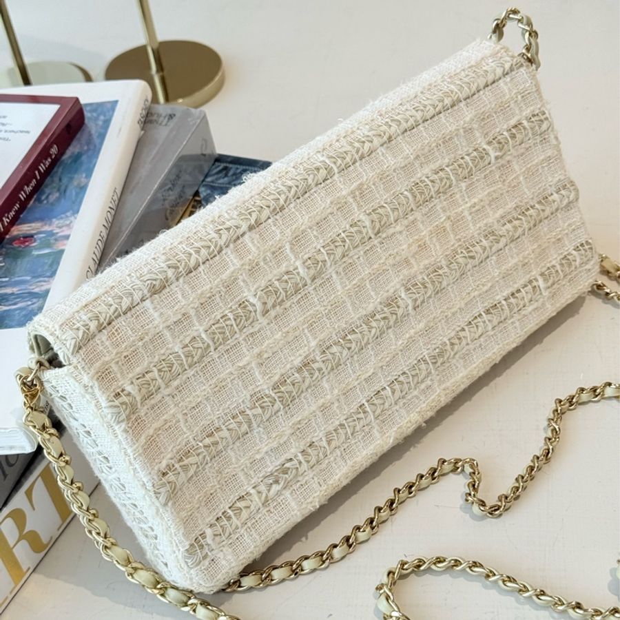 CHANEL 白色毛呢冰格包-1