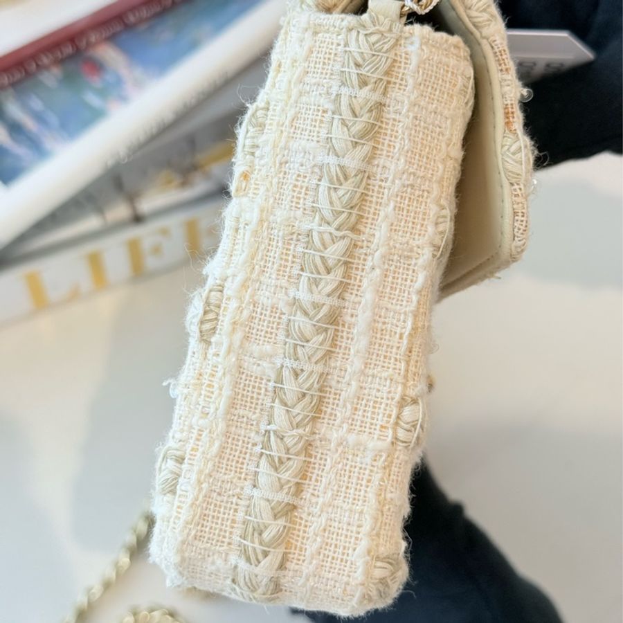 CHANEL 白色毛呢冰格包-3