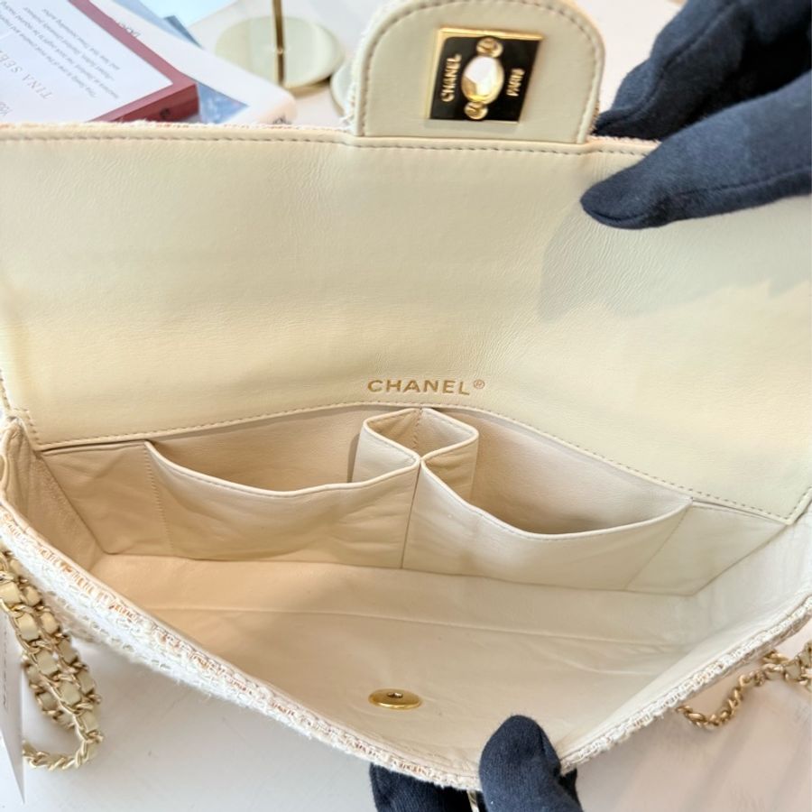 CHANEL 白色毛呢冰格包-5