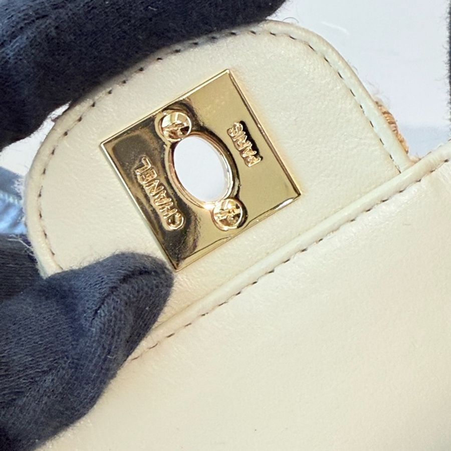 CHANEL 白色毛呢冰格包-8