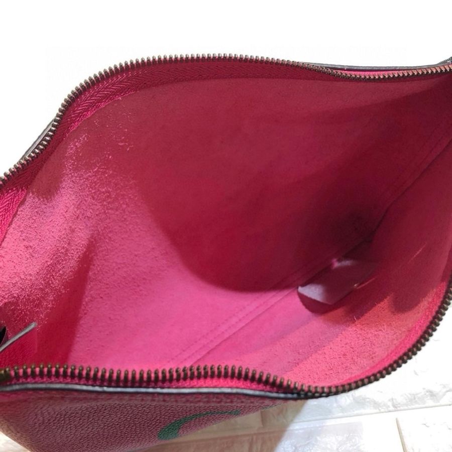 Gucci pink clutch-1