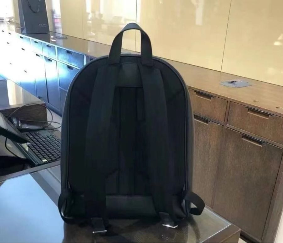 Burberry 黑色皮款背包-3