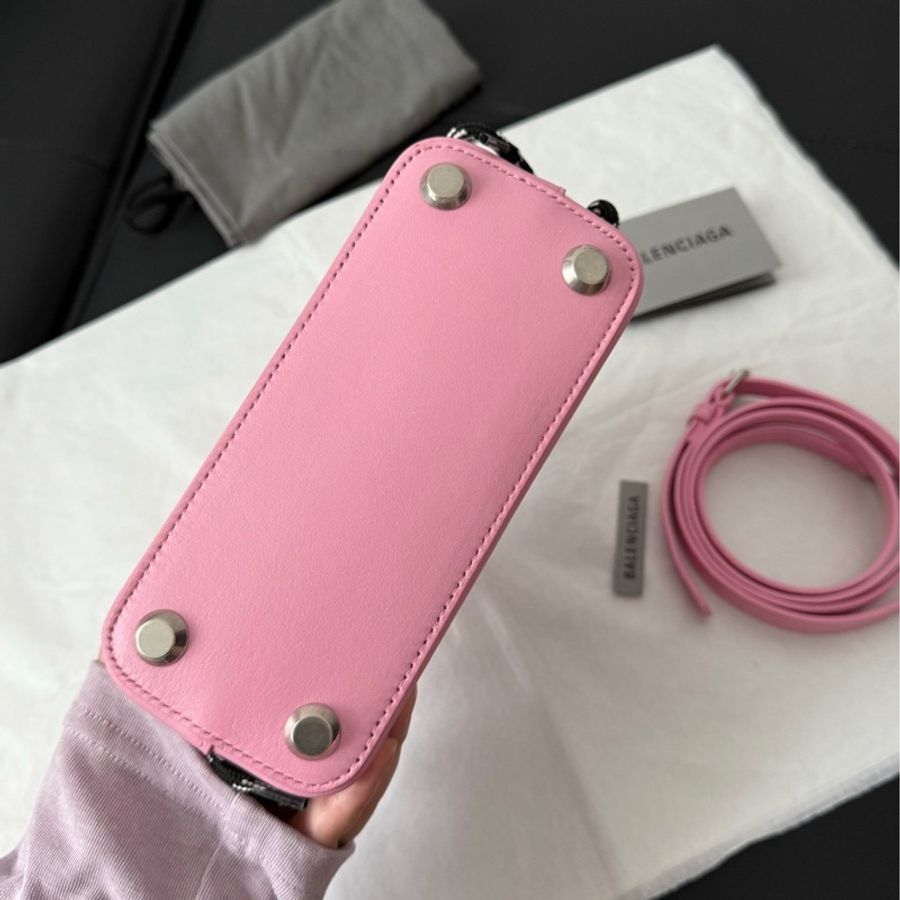 BALENCIAGA 巴黎世家 Hello Kitty聯名合作限量 巴黎世家三麗鷗聯名 粉紅色蝴蝶結貝殼包斜挎包-12