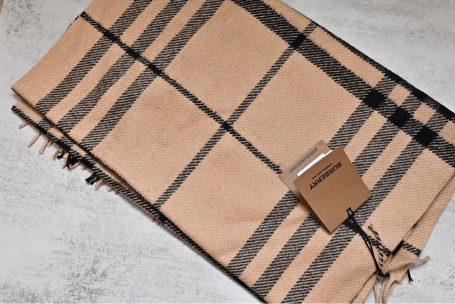 Burberry 經典雙面駝色羊毛圍巾-4