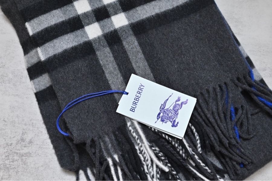 Burberry 經典雙面黑色羊毛圍巾-0