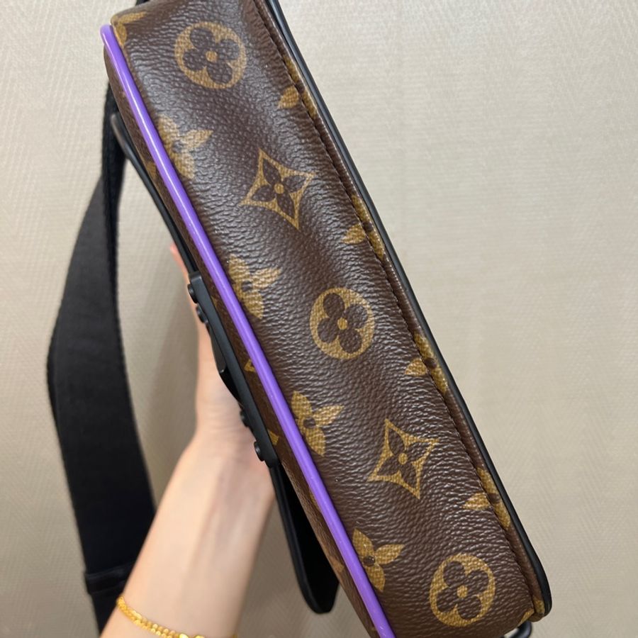 LV 原花黑牛皮紫塗層S Lock胸口腰包M46245-6