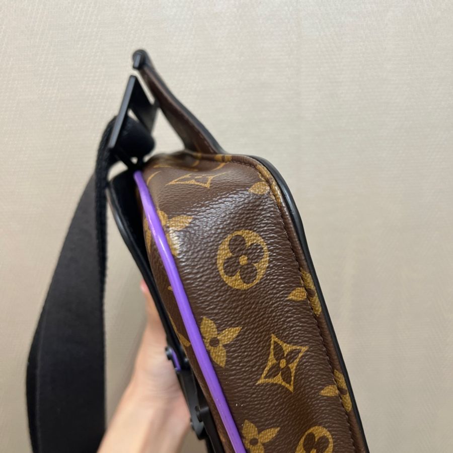 LV 原花黑牛皮紫塗層S Lock胸口腰包M46245-7