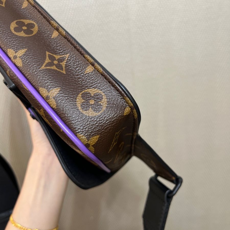 LV 原花黑牛皮紫塗層S Lock胸口腰包M46245-8