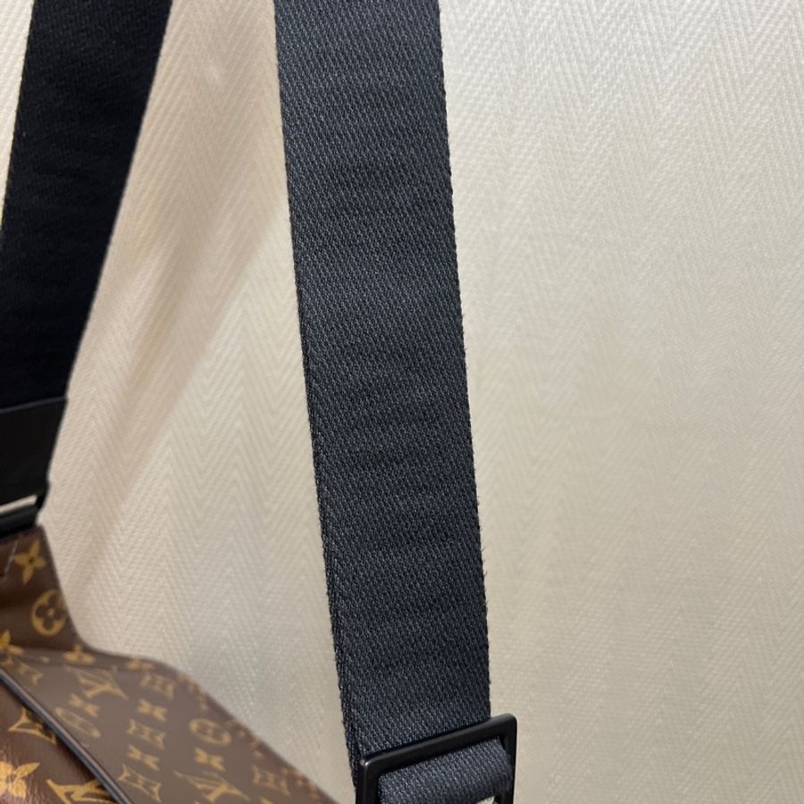 LV 原花黑牛皮紫塗層S Lock胸口腰包M46245-12